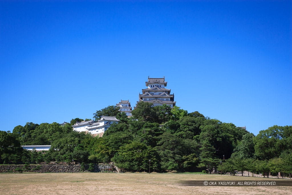 三の丸から望む姫路城（平成の修理前）