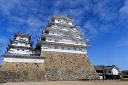 姫路城備前丸から天守を望む|高解像度画像サイズ:5053 x 3380 pixels|写真番号:1DX_7415-Edit|撮影:Canon EOS-1D X