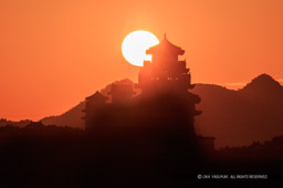 姫路城の日の出｜高解像度画像サイズ：6100 x 4057 pixels｜写真番号：5DSA1076｜撮影：Canon EOS 5DS