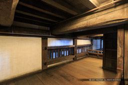 大天守・3階から4階への階段・踊り場|高解像度画像サイズ:5184 x 3456 pixels|写真番号:1DX_7401|撮影:Canon EOS-1D X