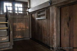 開かずの間の与力窓・大天守3階|高解像度画像サイズ:6000 x 4000 pixels|写真番号:IMG_0183|撮影:Canon EOS KISS M