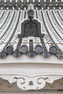 大天守五重屋根降棟部の鬼瓦・兎毛通|高解像度画像サイズ:3648 x 5472 pixels|写真番号:IMG_0956|撮影:Canon EOS 6D