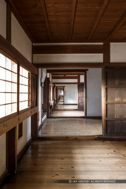 百間廊下・レの渡櫓内部・狭くなる仕切り|高解像度画像サイズ:3328 x 4992 pixels|写真番号:VJ7Z0266|撮影:Canon EOS-1Ds Mark II
