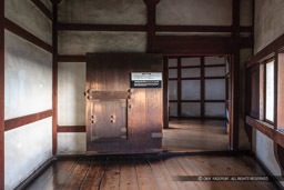 百間廊下の大戸・ヲの櫓とタの渡櫓の仕切門|高解像度画像サイズ:4992 x 3328 pixels|写真番号:VJ7Z0275|撮影:Canon EOS-1Ds Mark II