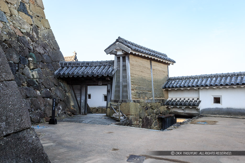 油壁・水一門