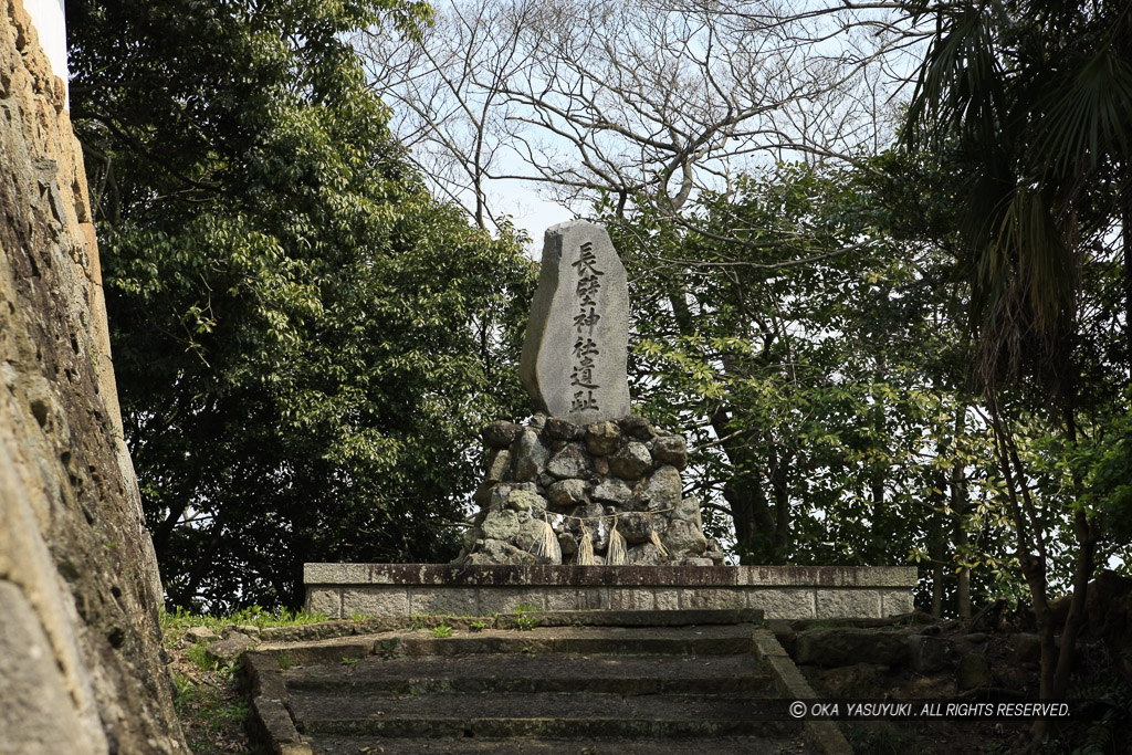 長壁神社遺跡石碑