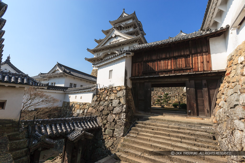 との一門・置塩城移築城門