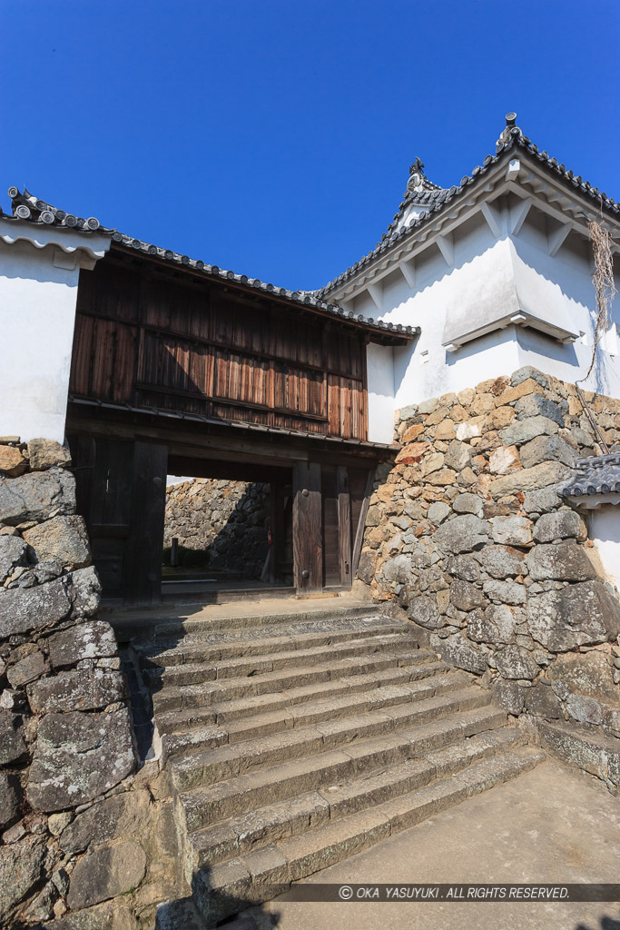 との一門・置塩城移築城門