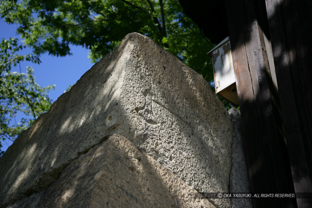 大手門の石垣刻印・斧