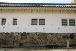 折廻櫓・櫛目格子窓|高解像度画像サイズ:5616 x 3744 pixels|写真番号:1P3J0570|撮影:Canon EOS-1Ds Mark III