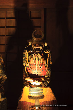 リの二渡櫓・展示の甲冑|高解像度画像サイズ:3620 x 5429 pixels|写真番号:1P3J1230|撮影:Canon EOS-1Ds Mark III