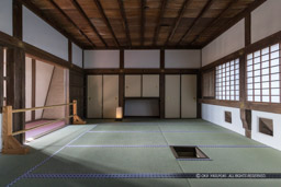 折廻櫓・2階西室の炉(2018年)|高解像度画像サイズ:6720 x 4480 pixels|写真番号:5D4A6312|撮影:Canon EOS 5D Mark IV