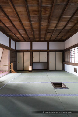 折廻櫓・2階西室の炉(2018年)|高解像度画像サイズ:4480 x 6720 pixels|写真番号:5D4A6313|撮影:Canon EOS 5D Mark IV