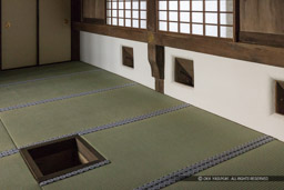 折廻櫓・2階西室の炉(2018年)|高解像度画像サイズ:6082 x 4055 pixels|写真番号:5D4A6316|撮影:Canon EOS 5D Mark IV