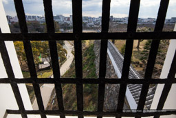 太鼓櫓南室の鉄格子窓|高解像度画像サイズ:6720 x 4480 pixels|写真番号:5D4A6417|撮影:Canon EOS 5D Mark IV
