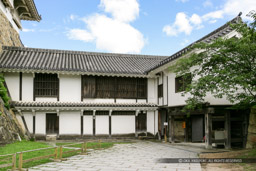 備前丸から見た折廻櫓・備前門|高解像度画像サイズ:4992 x 3328 pixels|写真番号:VJ7Z0923|撮影:Canon EOS-1Ds Mark II