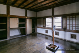 折廻櫓・2階西室の炉(2007年)|高解像度画像サイズ:4676 x 3117 pixels|写真番号:VJ7Z3741|撮影:Canon EOS-1Ds Mark II
