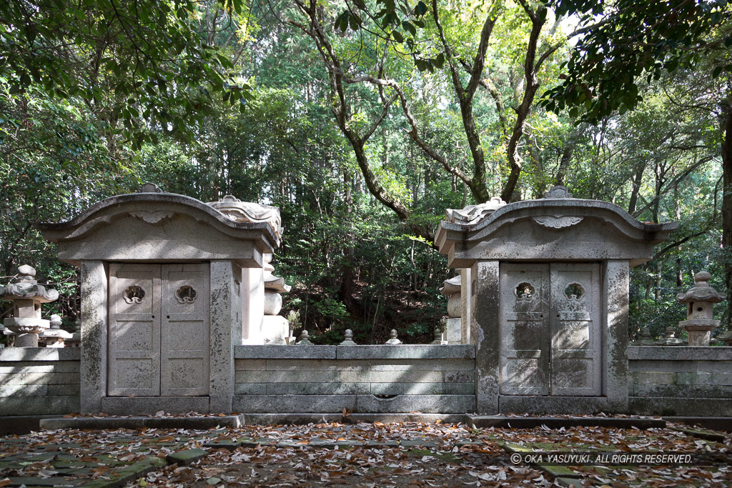 榊原政邦と夫人の墓所