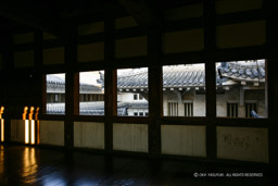 ハの渡櫓2階内部(2007年)|高解像度画像サイズ:4992 x 3328 pixels|写真番号:VJ7Z3436|撮影:Canon EOS-1Ds Mark II