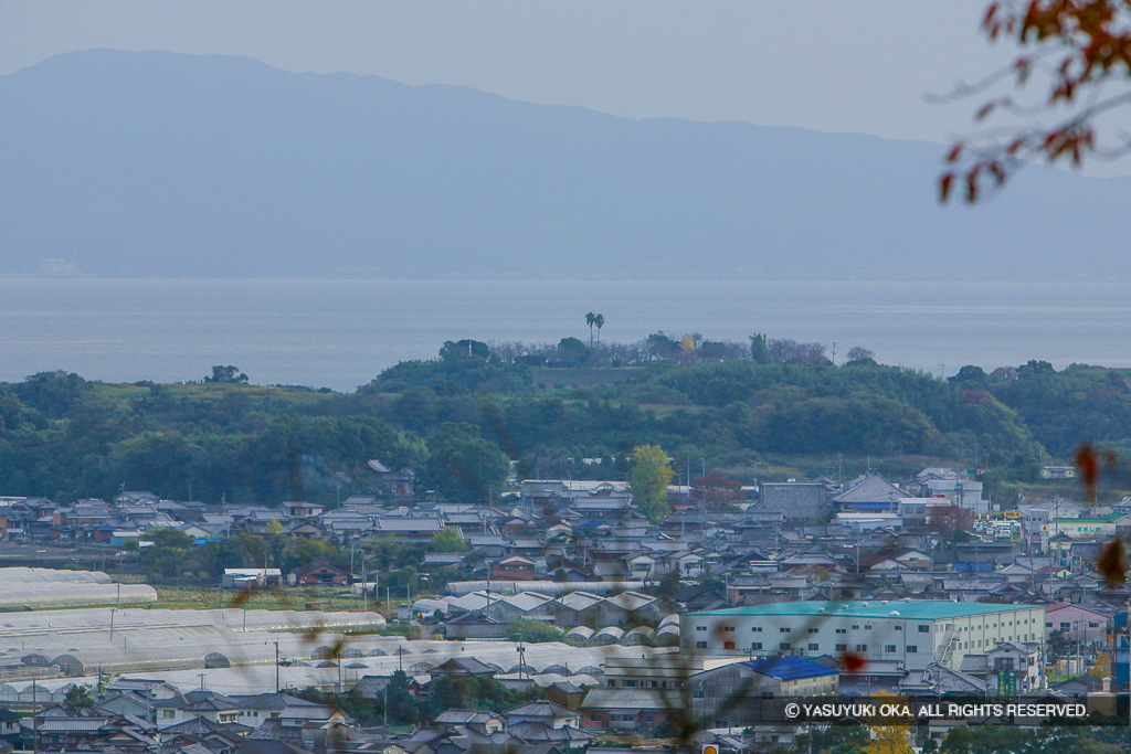 日野江城から原城を望む