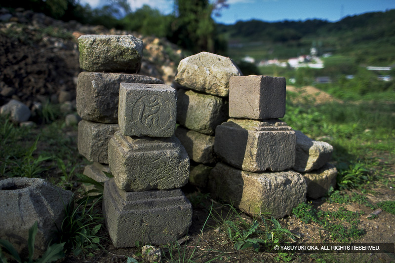 日野江城の転用石