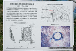 日野江城跡外来系技法石垣と階段遺構・歴史解説板 | 高解像度画像サイズ：2292 x 1528 pixels | 写真番号：VJ7Z1309 | 撮影：Canon EOS-1Ds Mark II