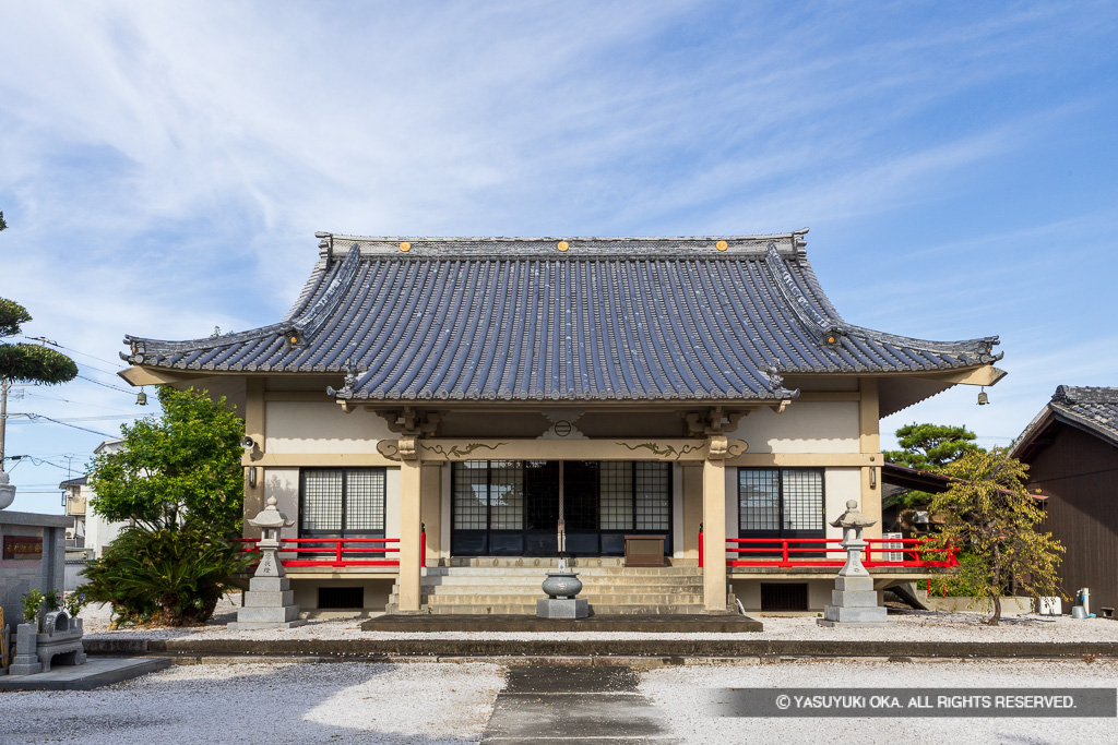 西光寺本堂・足利家家紋