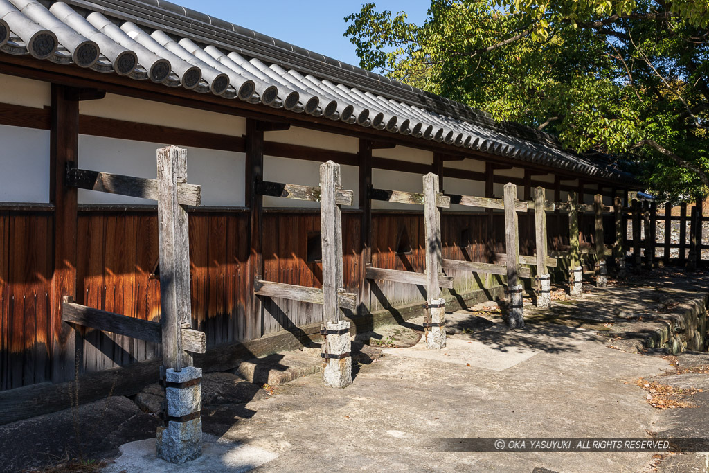 広島城復元土塀と控柱