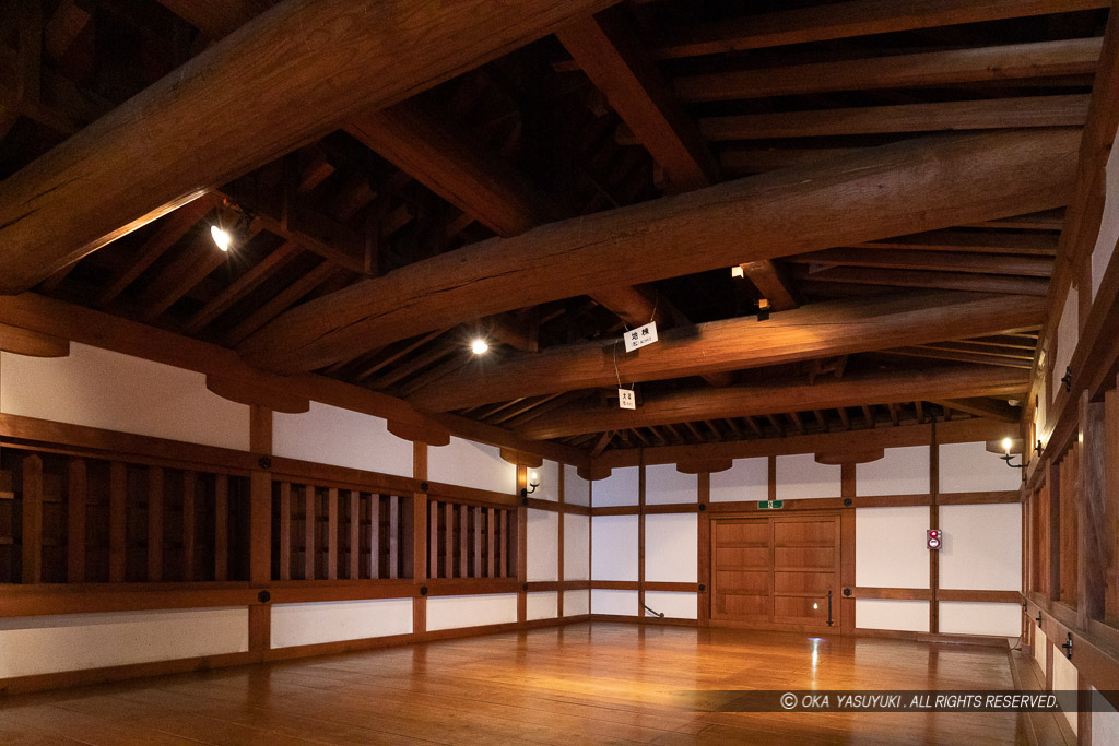 広島城二の丸表御門内部