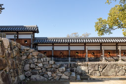広島城復元土塀と控柱|高解像度画像サイズ:6720 x 4480 pixels|写真番号:5D4A3995|撮影:Canon EOS 5D Mark IV
