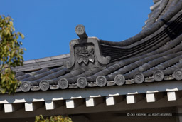 広島城天守閣の鬼瓦|高解像度画像サイズ:6720 x 4480 pixels|写真番号:5D4A4227|撮影:Canon EOS 5D Mark IV