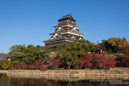 内堀から見る広島城天守閣|高解像度画像サイズ:6605 x 4403 pixels|写真番号:5D4A4362|撮影:Canon EOS 5D Mark IV