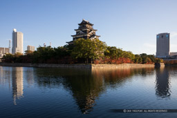 内堀から見る広島城天守閣|高解像度画像サイズ:6713 x 4475 pixels|写真番号:5D4A4392|撮影:Canon EOS 5D Mark IV