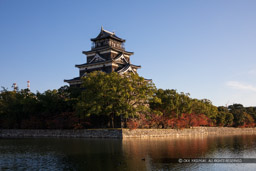 内堀から見る広島城天守閣|高解像度画像サイズ:6511 x 4341 pixels|写真番号:5D4A4395|撮影:Canon EOS 5D Mark IV