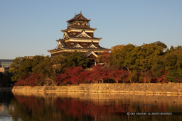 夕日に染まる広島城(黄昏)|高解像度画像サイズ:6423 x 4282 pixels|写真番号:5D4A4455|撮影:Canon EOS 5D Mark IV