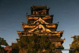 水面に映る広島城天守閣|高解像度画像サイズ:6638 x 4425 pixels|写真番号:5D4A4488|撮影:Canon EOS 5D Mark IV