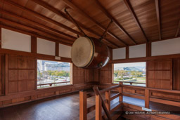 広島城二の丸太鼓櫓2階|高解像度画像サイズ:4699 x 3133 pixels|写真番号:VJ7Z3777|撮影:Canon EOS-1Ds Mark II