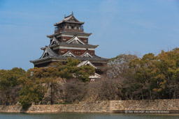 内堀から見る広島城天守閣, 広島城|高解像度画像サイズ:4934 x 3290 pixels|写真番号:VJ7Z3930|撮影:Canon EOS-1Ds Mark II