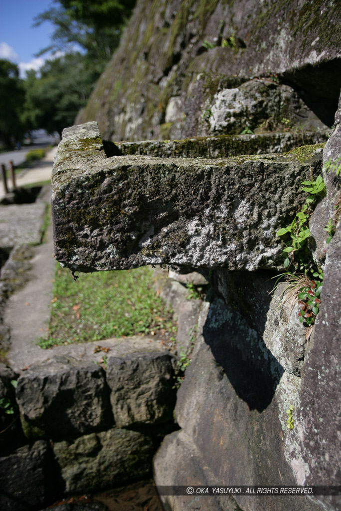 人吉城の麓居館石垣排水溝