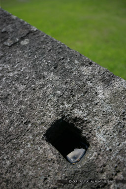 階段の柱穴｜高解像度画像サイズ：3328 x 4992 pixels｜写真番号：VJ7Z1464｜撮影：Canon EOS-1Ds Mark II