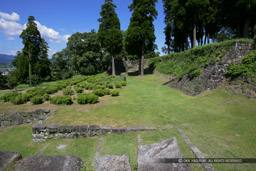 人吉城の三の丸の上段から下段への虎口｜高解像度画像サイズ：4803 x 3202 pixels｜写真番号：VJ7Z1481｜撮影：Canon EOS-1Ds Mark II