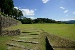 人吉城の三の丸の上段から下段への虎口｜高解像度画像サイズ：4992 x 3328 pixels｜写真番号：VJ7Z1484｜撮影：Canon EOS-1Ds Mark II