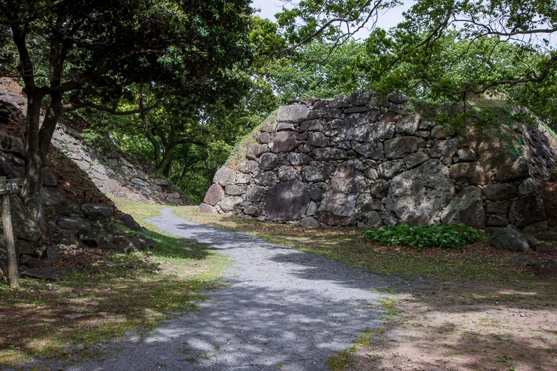 馬場跡から櫓台を望む