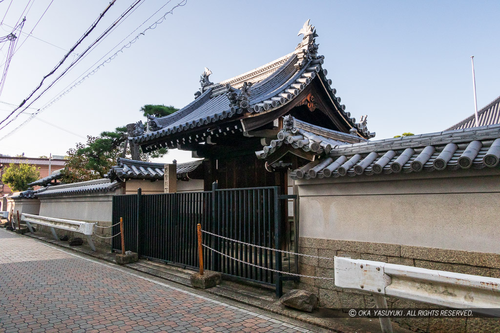 梅林寺・中川清秀の墓