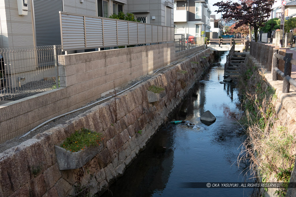 茨木城域の水路・高瀬川せせらぎプロムナード