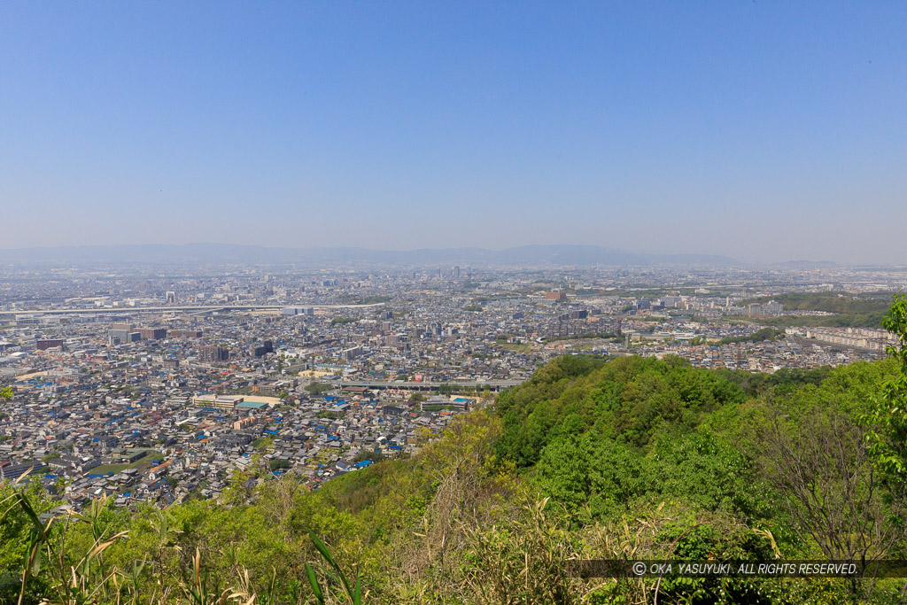 二ノ丸史蹟碑郭から大阪方面を望む