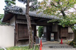 雅俗山荘（旧小林一三邸）長屋門 | 高解像度画像サイズ：5953 x 3969 pixels | 写真番号：IMG_7119 | 撮影：Canon PowerShot G1 X Mark III