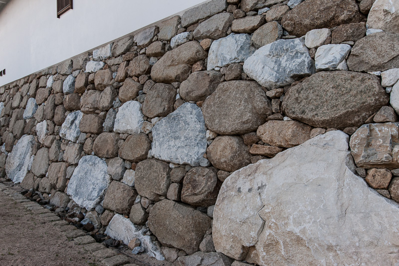 石垣に使用されている石灰岩