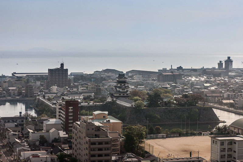 瀬戸内海と今治城