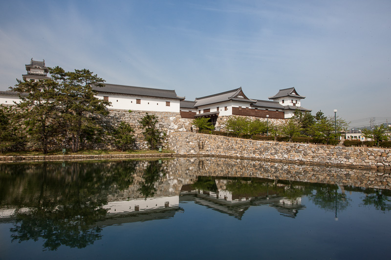 鉄御門と武具櫓・天守閣